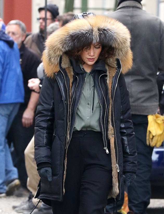 Actress Jennifer Lopez was on the Brooklyn set of the new TV show 'Shades of blue' on October 27 2015 in New York City. Pictured: Jennifer Lopez Ref: SPL1162808 271015 Picture by: Splash News Splash News and Pictures Los Angeles: 310-821-2666 New York: 212-619-2666 London: 870-934-2666 photodesk@splashnews.com 