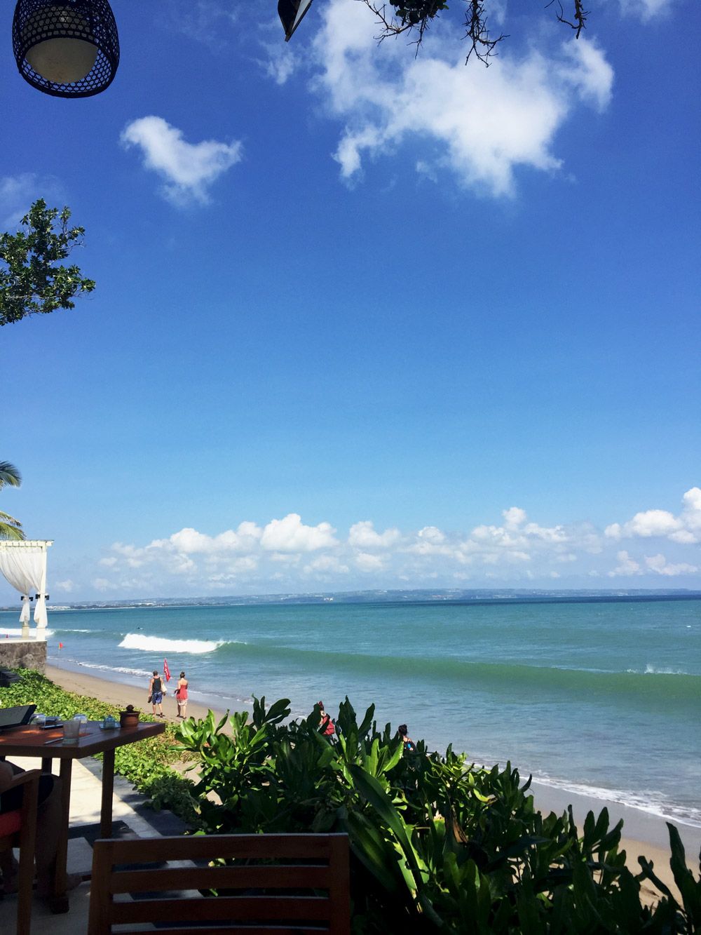 Jednom kad se spustite na južni dio otoka, život se znatno ubrzava. Ovdje je žila kucavica i središte svih puteva, plaže obiluju resortima, a četvrti restoranima i barovima.