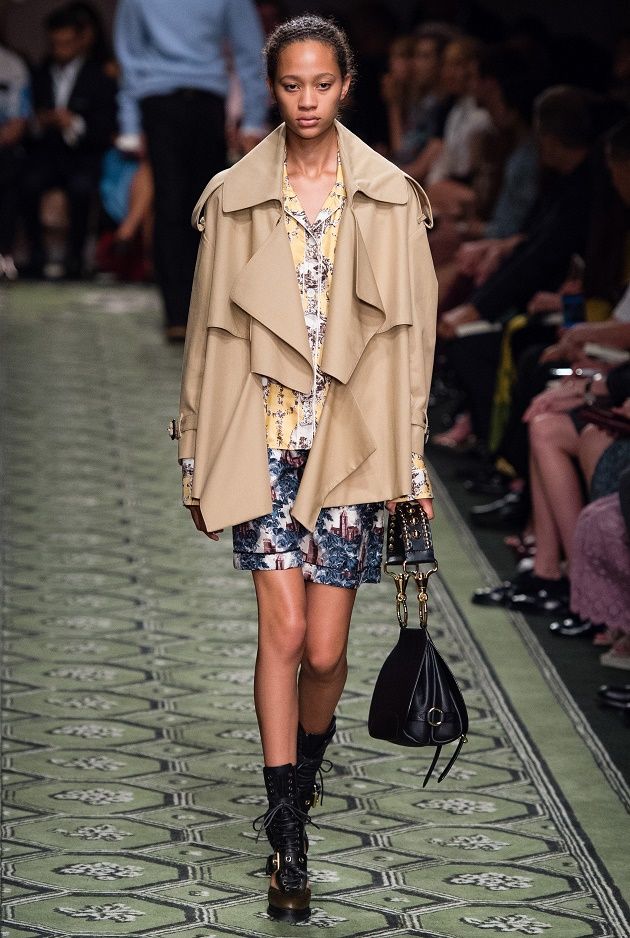 LONDON, ENGLAND - SEPTEMBER 19: A model walks the runway at the Burberry runway show during London Fashion Week Spring/Summer collections 2017 on September 19, 2016 in London, United Kingdom. (Photo by Jeff Spicer/Getty Images)