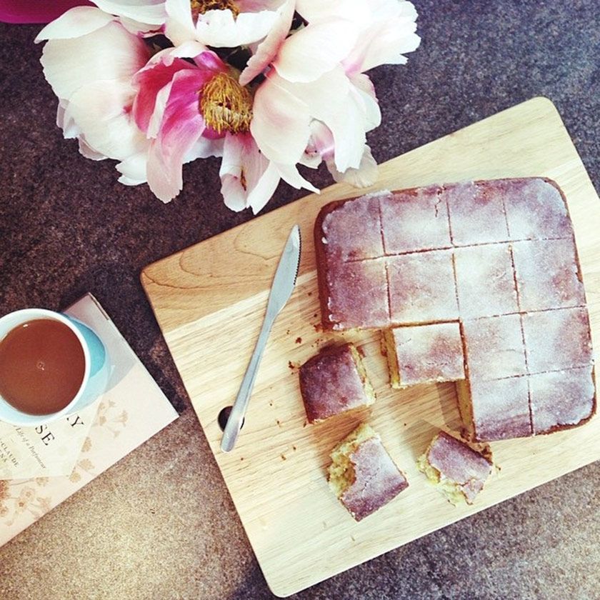 Lemon drizzle cake