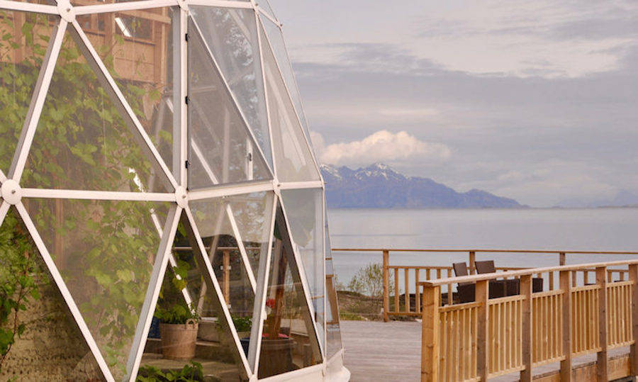 Impressive-Solar-Dome-House-in-Norway-8-900x539