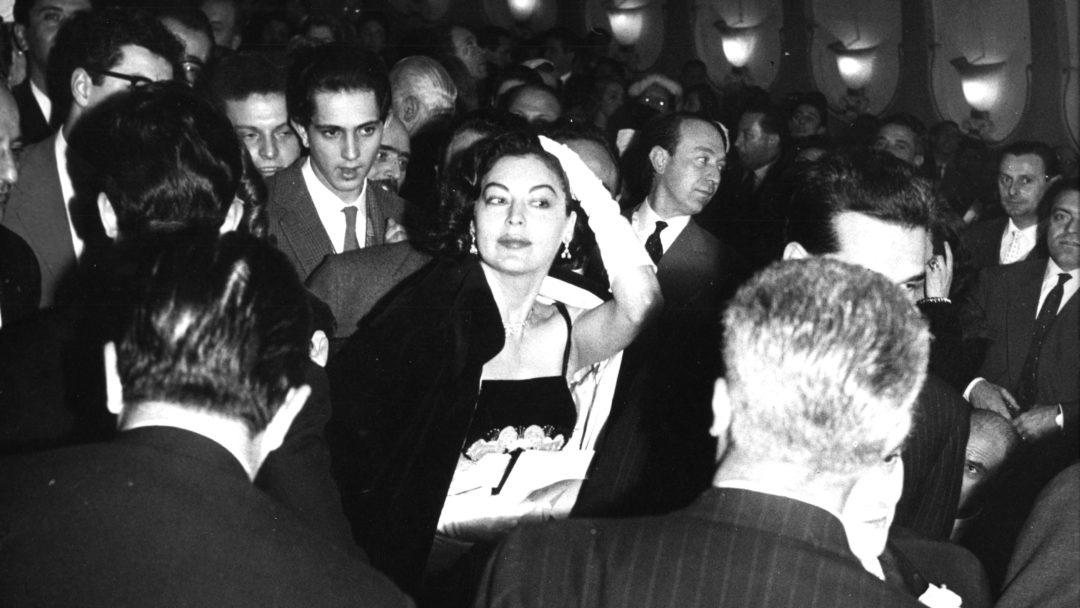15th November 1956: American actress Ava Gardner (1922 - 1990) attending a film premiere in Italy. (Photo by Keystone/Getty Images)