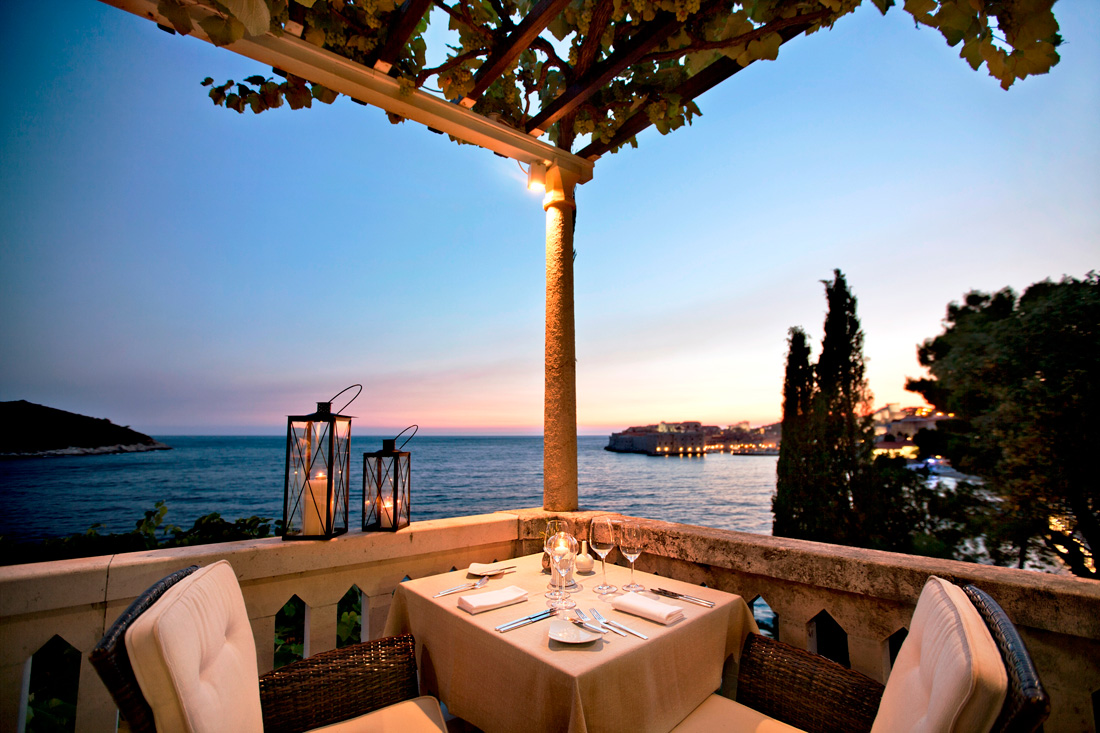 Villa--Orsula_restaurant-terrace