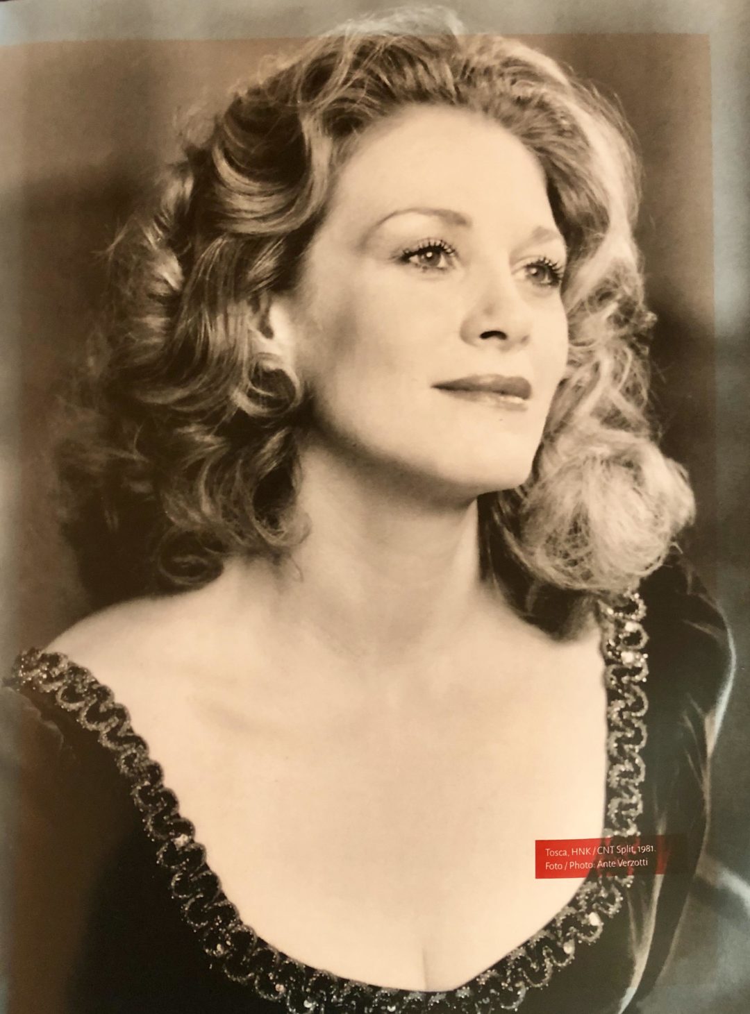 Iz monografije kao Tosca za koju je dobila Nagradu publike HNK-a Split 1980. – 1981. za najgledaniju i najbolju opernu ulogu u sezoni 
