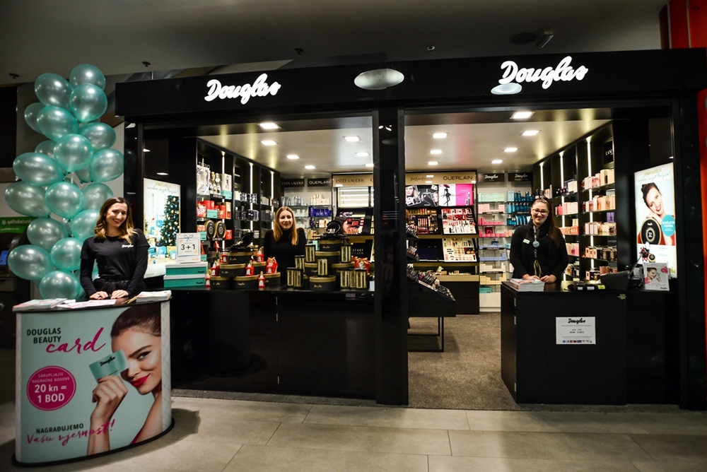 Douglas pop-up store 2
