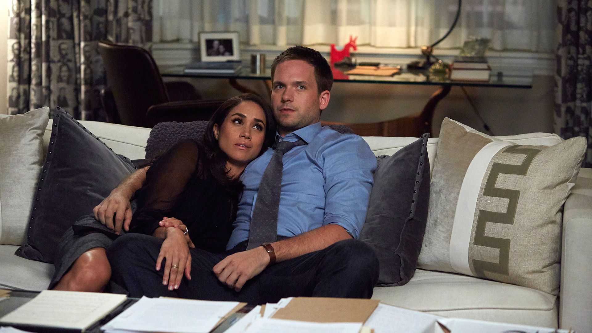 Jastuci-Meghan Markle i Patrick J. Adams