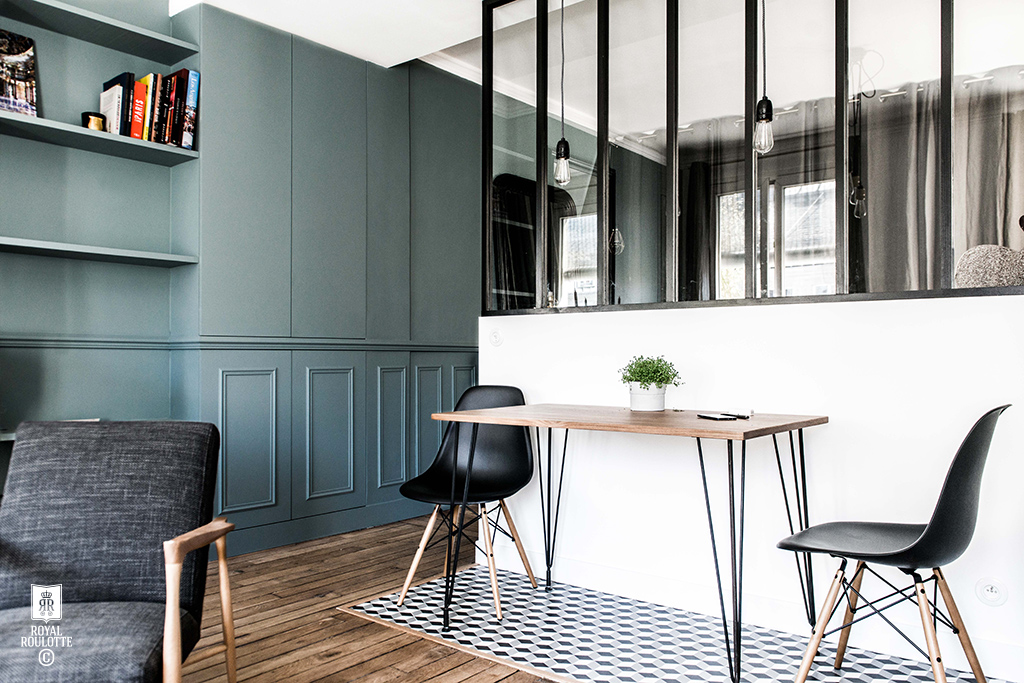 ROYAL_ROULOTTE_PARIS_APPARTMENT_RENOVATION_HOME_DECOR_BLUE_WALL_GLASS_ROOM_DIVIDER_DINING_CORNER_311