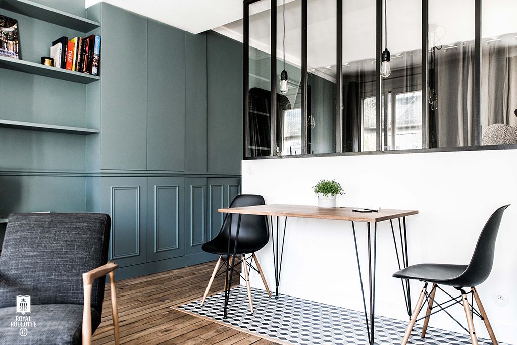 ROYAL_ROULOTTE_PARIS_APPARTMENT_RENOVATION_HOME_DECOR_BLUE_WALL_GLASS_ROOM_DIVIDER_DINING_CORNER_311