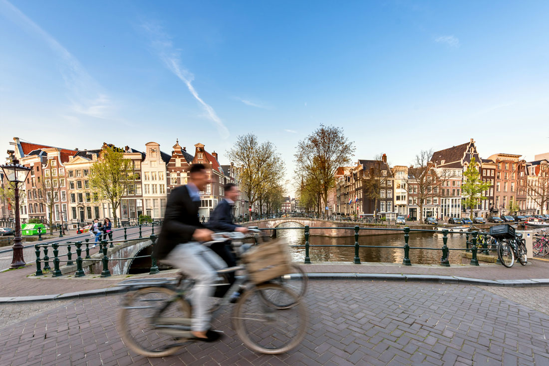 Amsterdam-bike-riding