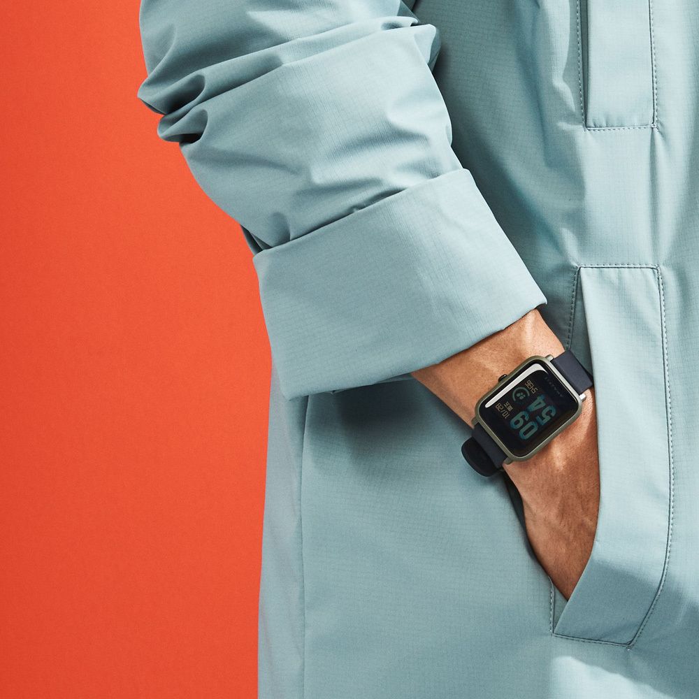 amazfit_bip_smartwatch_kokoda_green_trench_coat