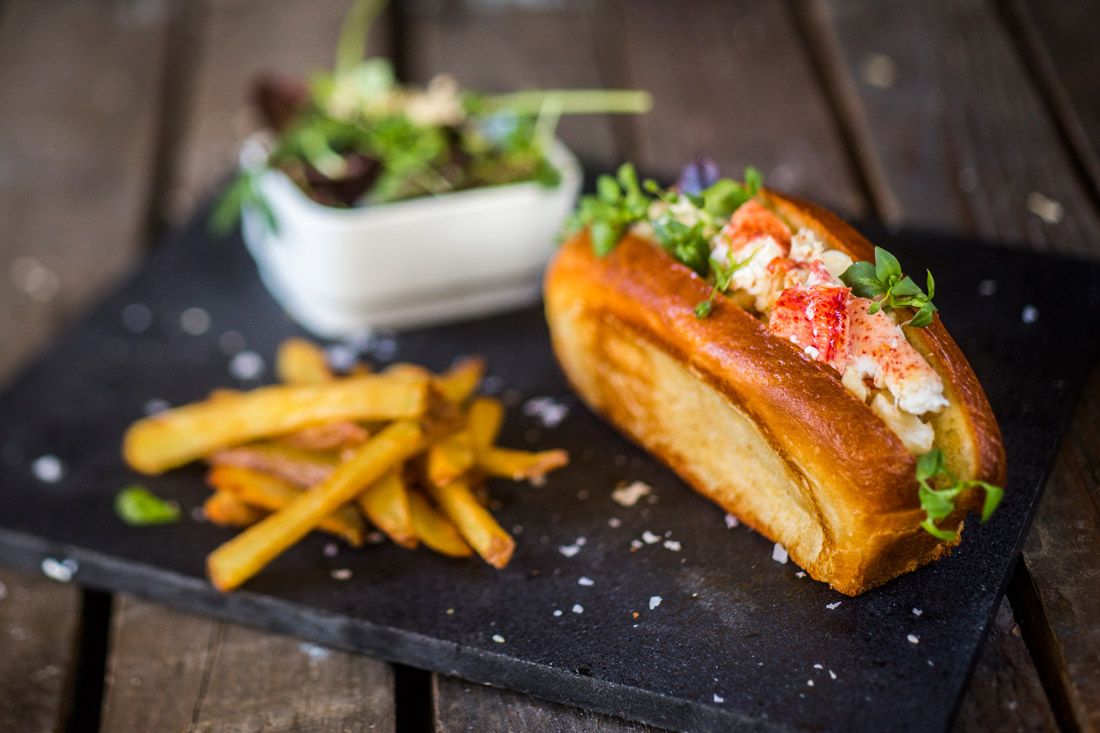 Lobster roll u domaćem brioche pecivu