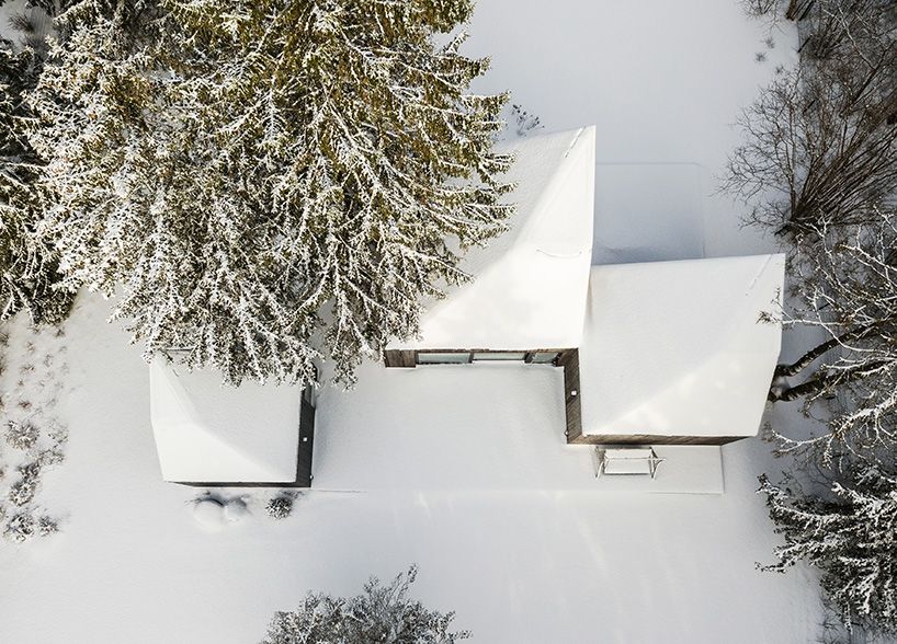 kuu-muraste-estonia-cottage-designboom-011