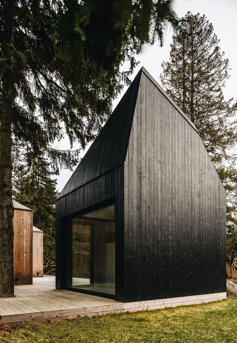 kuu-muraste-estonia-cottage-designboom-06