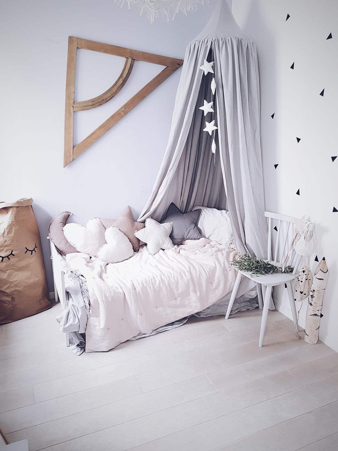 Lilihalodecoration-girls-room-1c