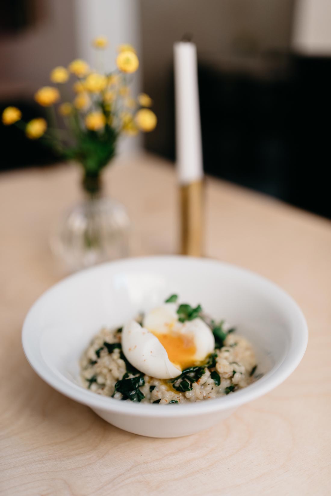 Orzotto sa špinatom i kuhanim jajetom