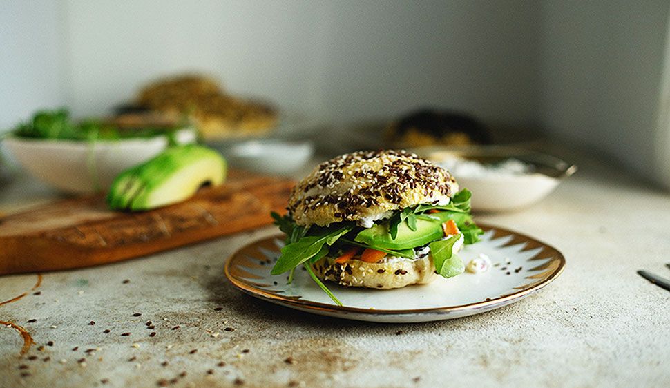 Savršen doručak: bagel s avokadom i brusnicama