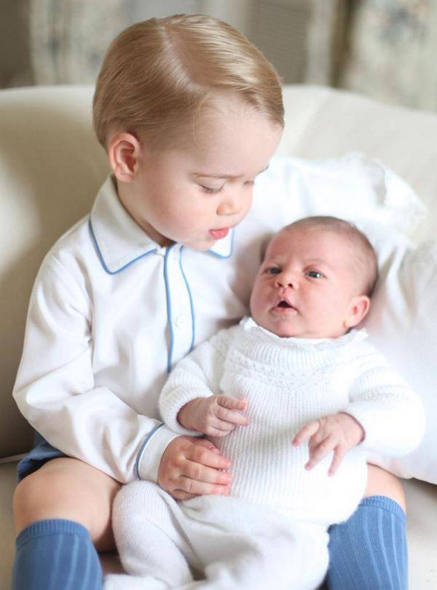Prve zajedničke fotografije princeze Charlotte i princa Georgea