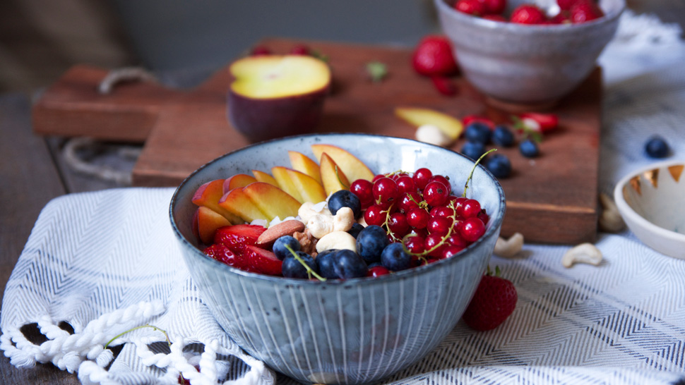 Smoothie i najfinije ljetno voće u jednoj zdjeli