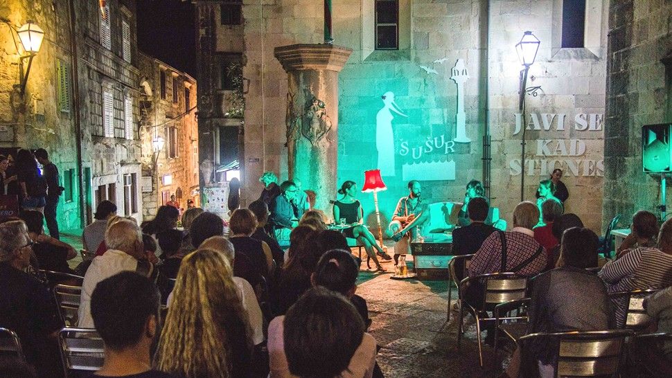 Šarmantan književni festival na Korčuli okuplja poznate autore i autorice