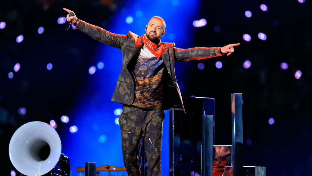 Hommage Justina Timberlakea Princeu na Super Bowl nastupu