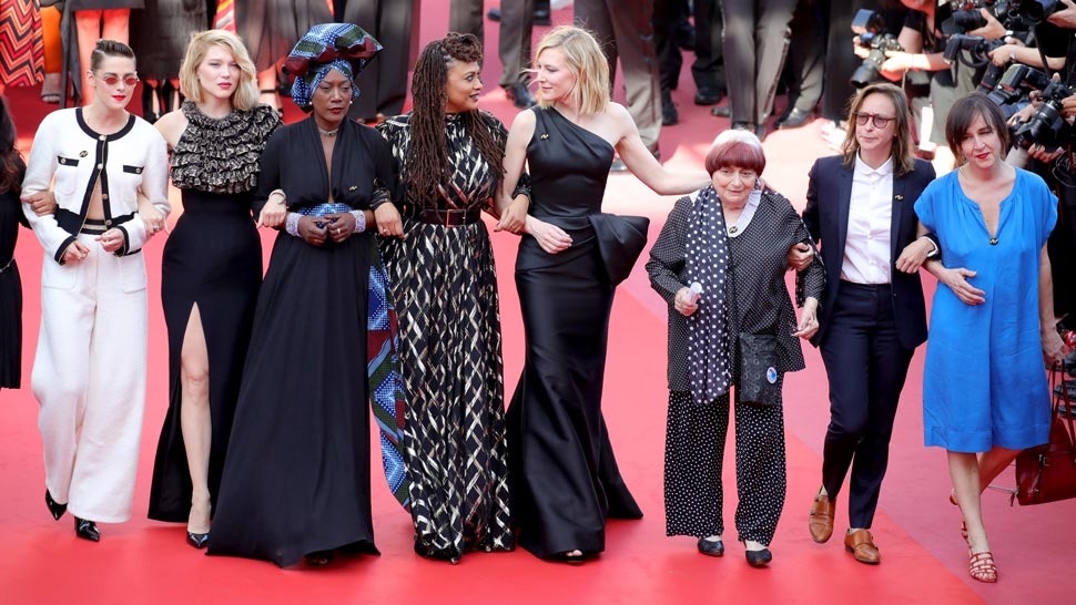 Marš žena u filmu na crvenom tepihu Festivala u Cannesu