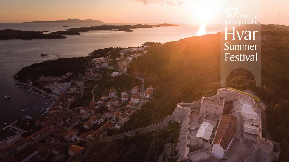 Kazalište na otvorenome na prekrasnim hvarskim lokacijama