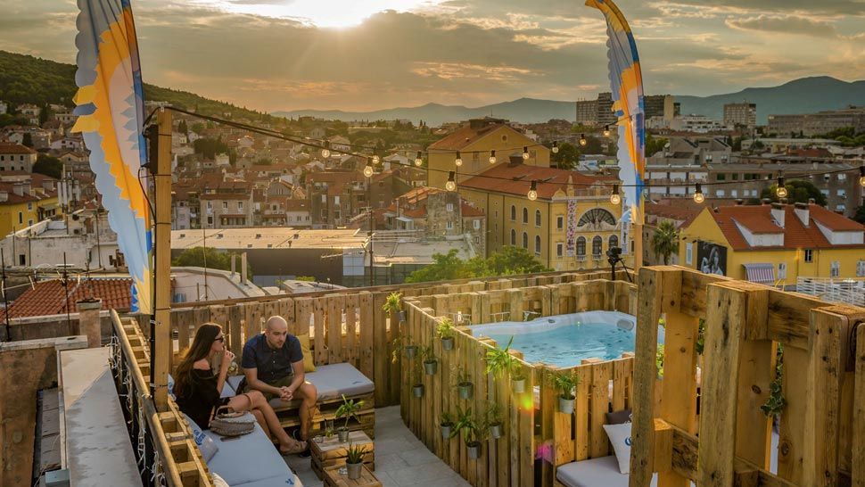 Novi rooftop pop up bar za uživanje u ljetnim splitskim večerima