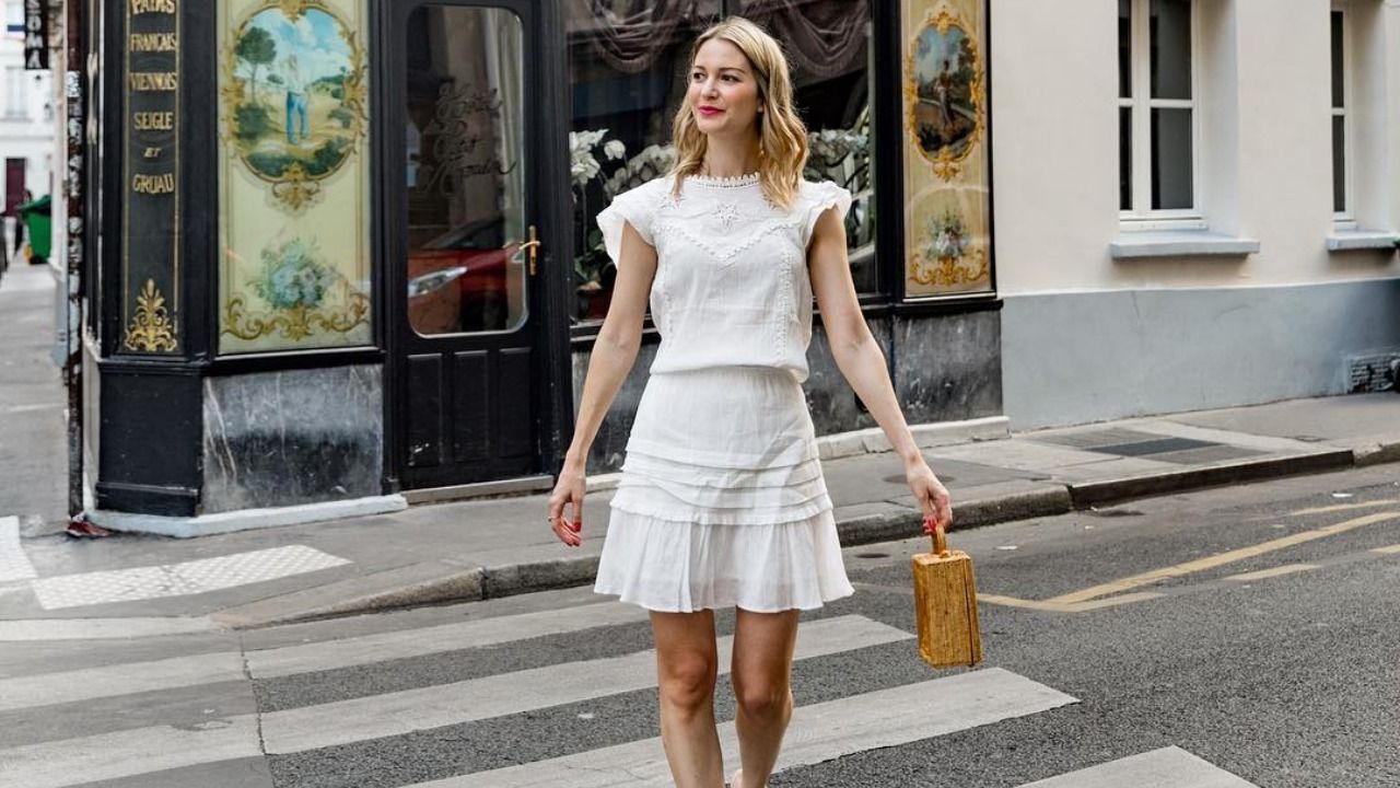Jedan model u dvadeset različitih kombinacija: bijela ljetna haljina