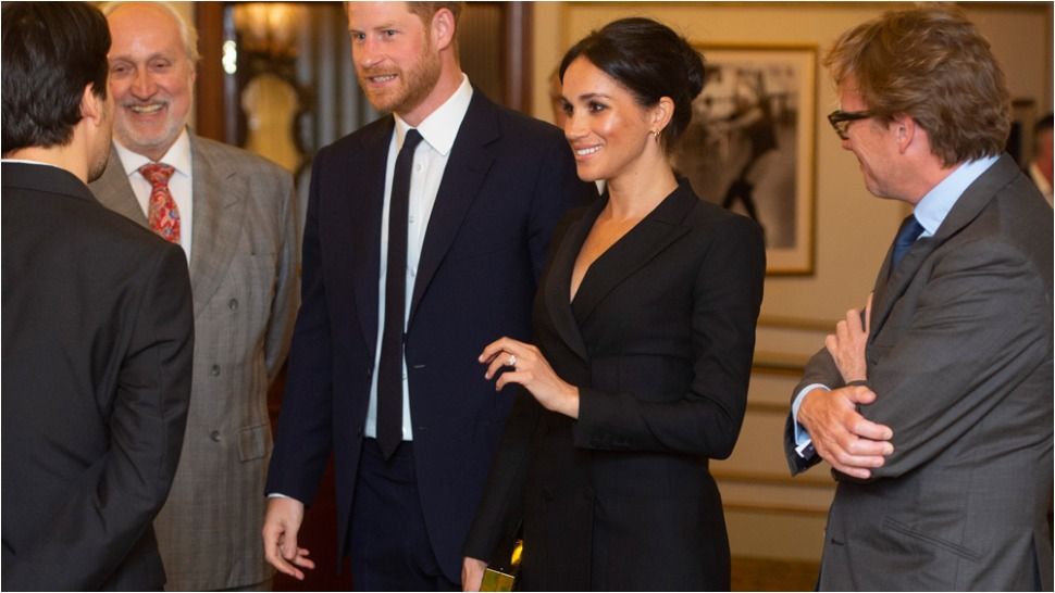 Street style inspiracija: Meghan Markle u blejzer haljini