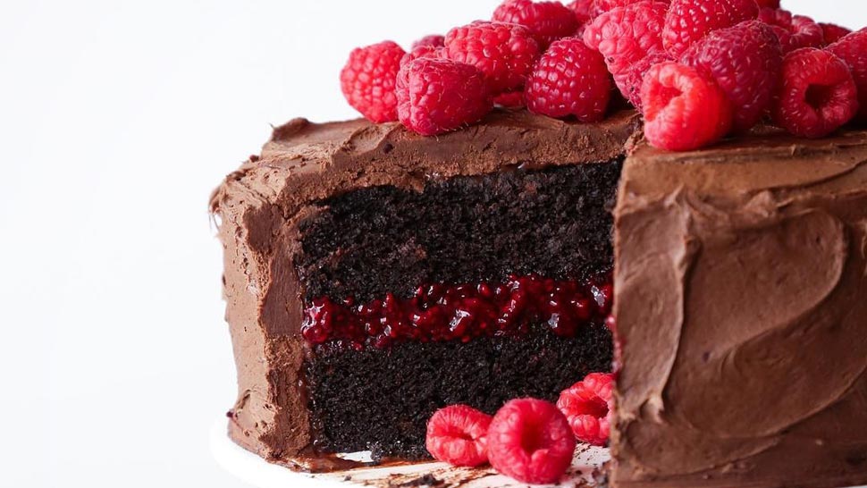 Čokoladna torta s malinama je sve što nam danas treba