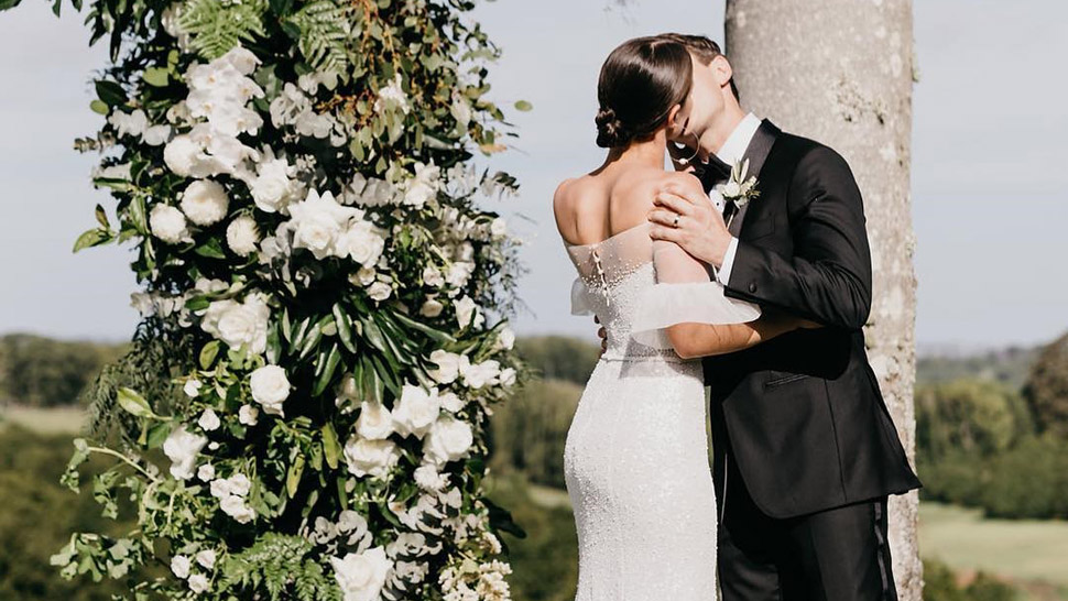 Jednostavne, romantične i trendi – frizure za vjenčanja u 2019.
