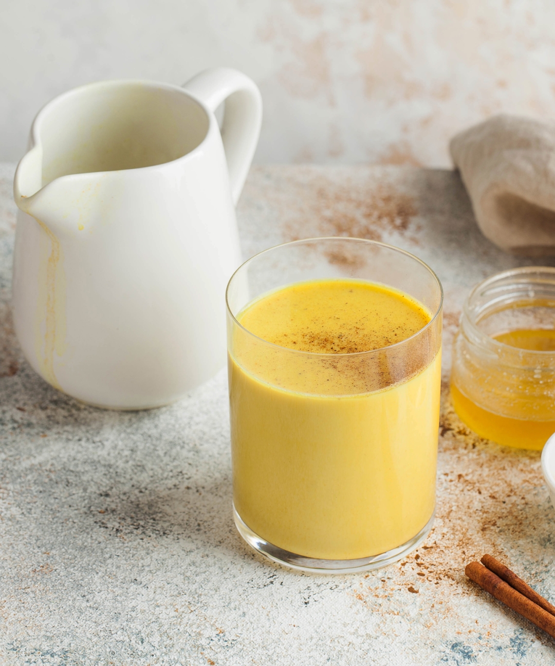 Sve što nam treba ovih dana: Zlatni smoothie u dva recepta za detoksikaciju i blistavu kožu