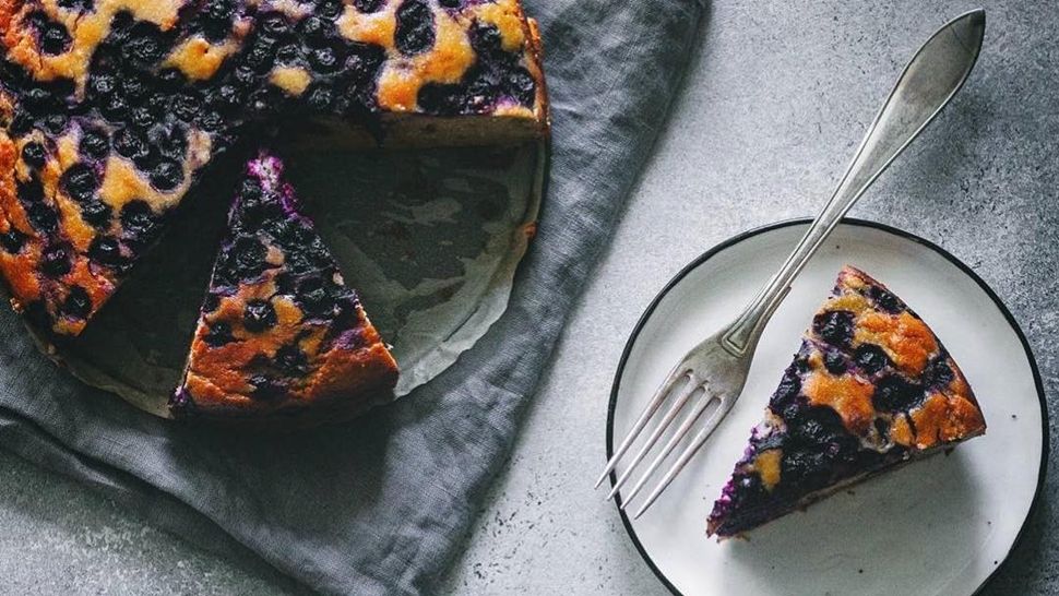 Oblačni dan poziva na čaj i ‘teacake’ s borovnicama u dvije verzije