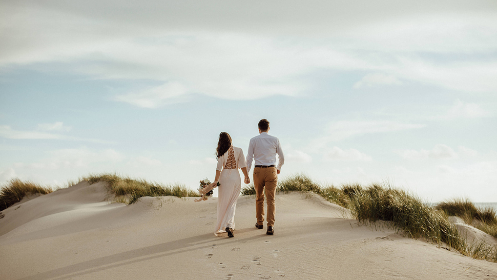 Impresivan nizozemski krajolik za intimne wedding fotografije jednog divnog para