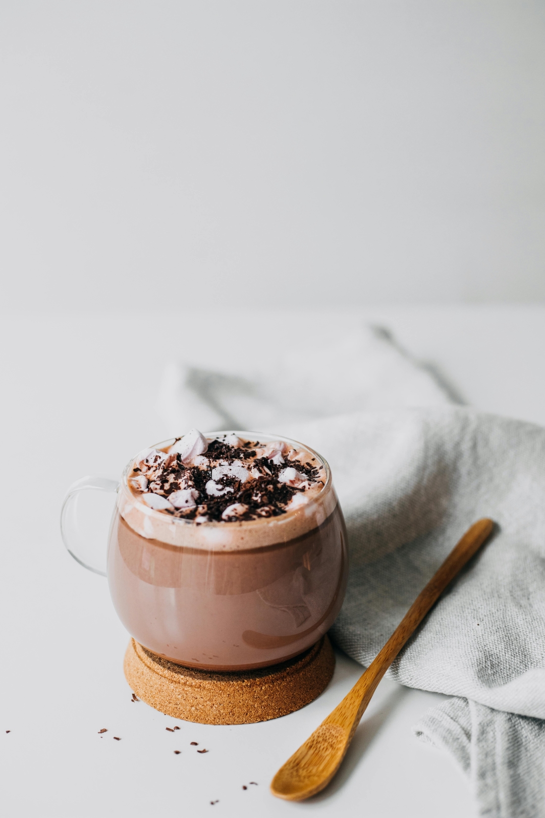 Kako za prve prave hladne napraviti najčokoladniju domaću vruću čokoladu?