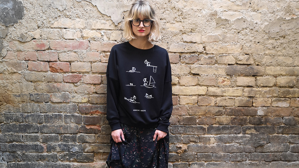 Nova Mustra kolekcija donosi crni sweatshirt s dozom humora