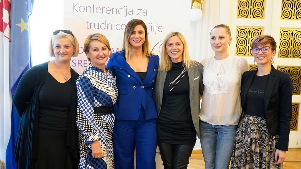 U punoj dvorani HND-a održana prva besplatna konferencija za trudnice ‘Zdrava mama, sretna beba’