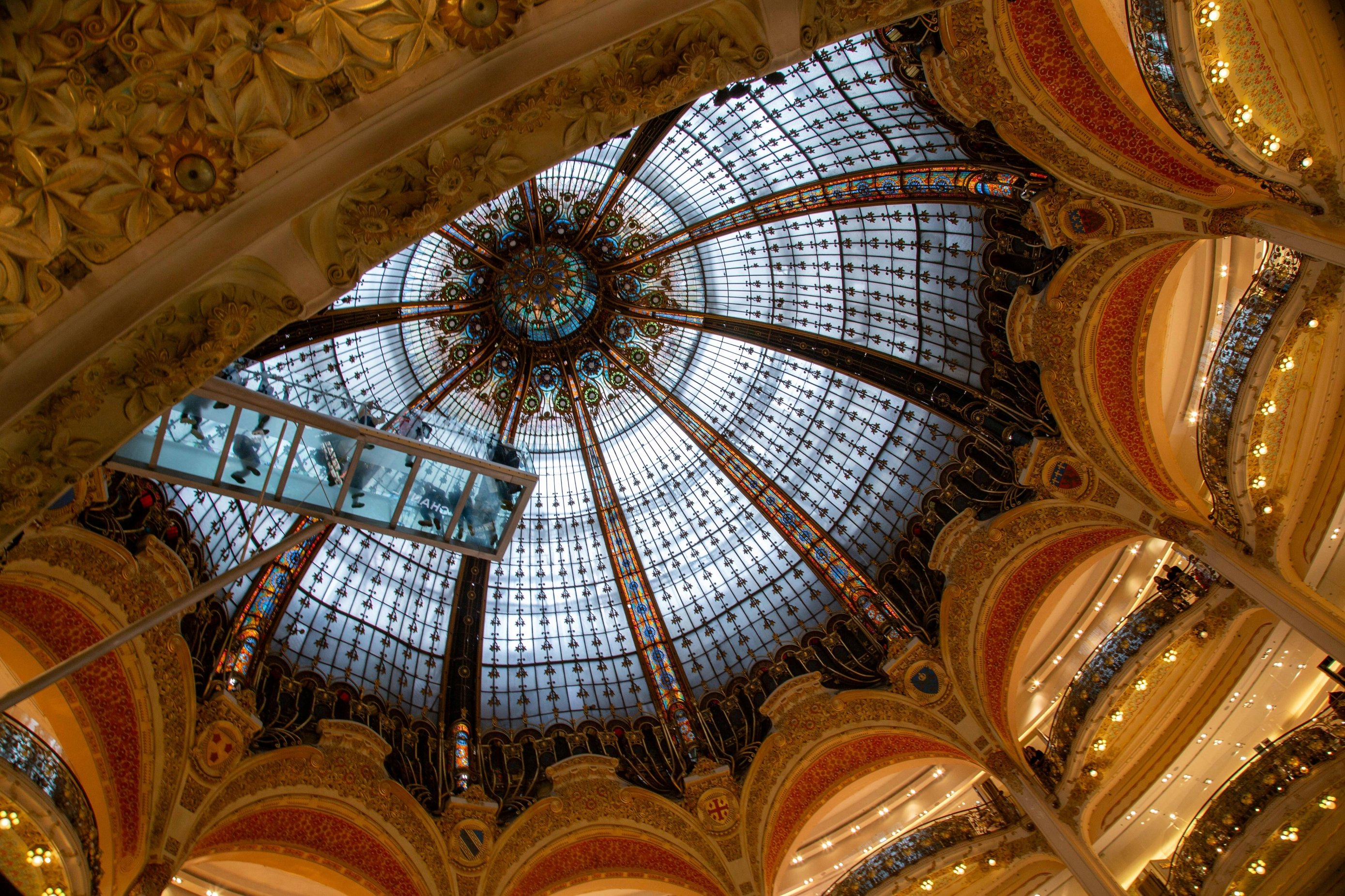 Galeries Lafayette_pexels-leonardo-delsabio-2150529415-32392926