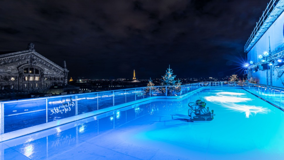 Na krovu čuvene Galeries Lafayette otvoreno je klizalište s najljepšim pogledom na Pariz