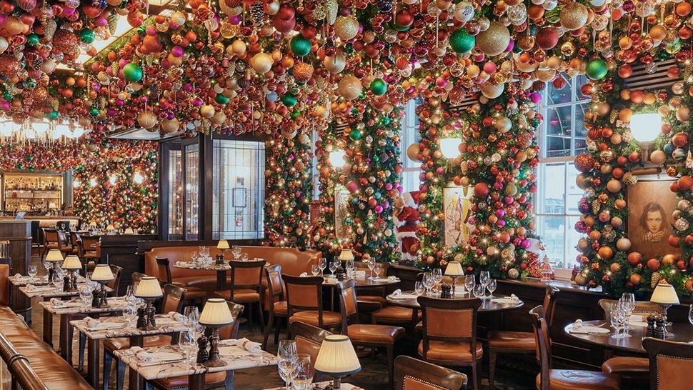 Poznati restoran s 14 tisuća božićnih dekoracija izgleda kao mjesto iz bajke