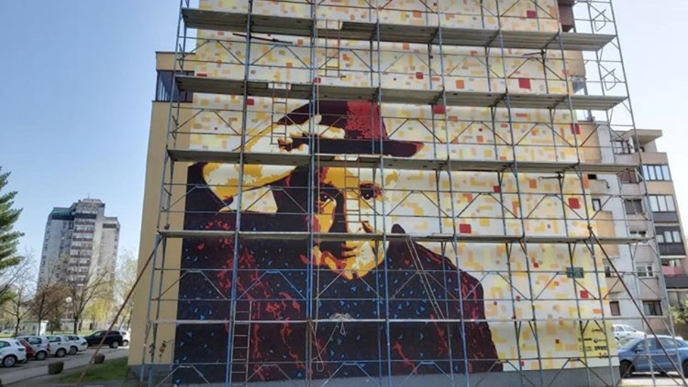 Krležin mural vratio se na zgradu u Karlovcu