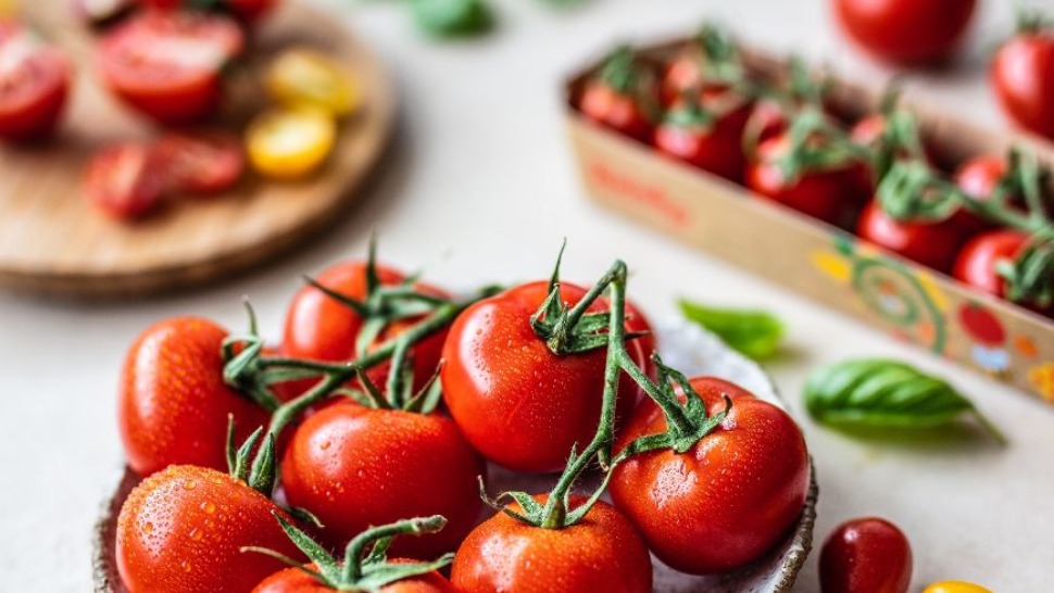 Blagdanski stol je ovog Uskrsa još šareniji i zdraviji uz domaće rajčice