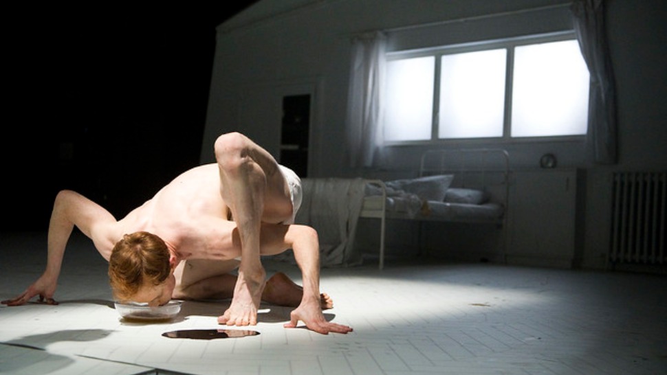 Pogledajte online Kafkin “Preobražaj” u izvedbi baletnog ansambla Royal Opera House u Londonu