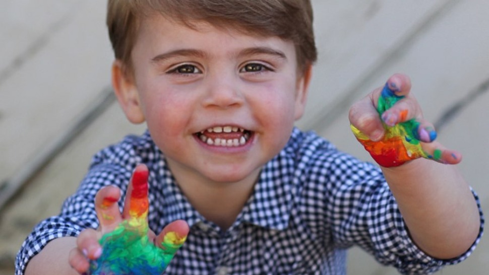 Princ Louis je najslađi dječak – novim portretima obilježava svoj drugi rođendan