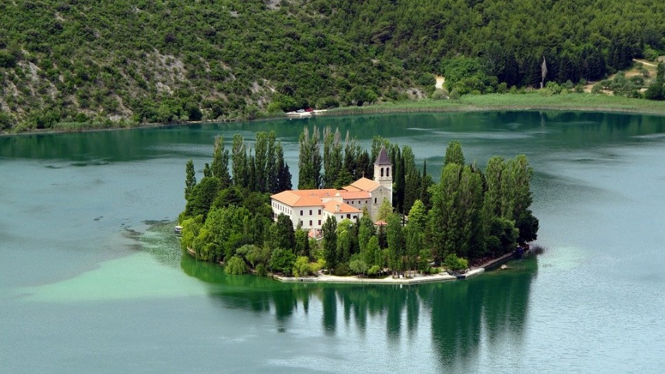Hrvatski otok koji je moguće obići pješice u manje od sat vremena oduševit će vas svojom ljepotom