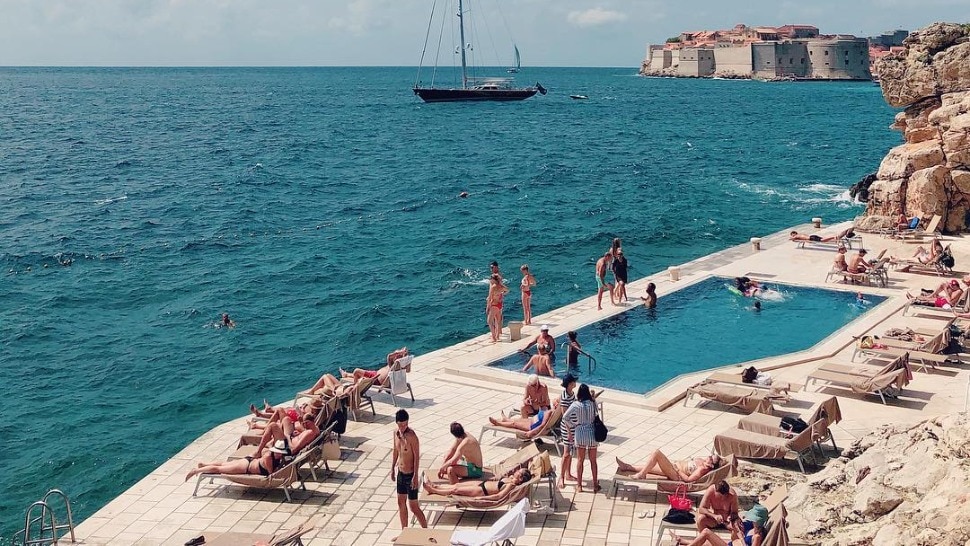 Jedan od najljepših bazena na Jadranu iz kojeg ćete iskočiti ravno u more