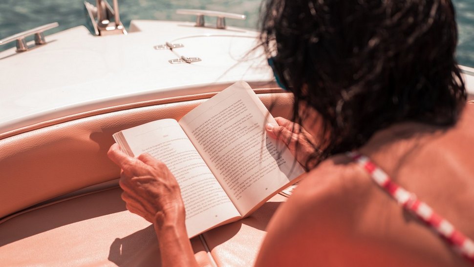 Hrvatske book influencerice preporučile su nam najbolje knjige koje ćemo čitati na plaži