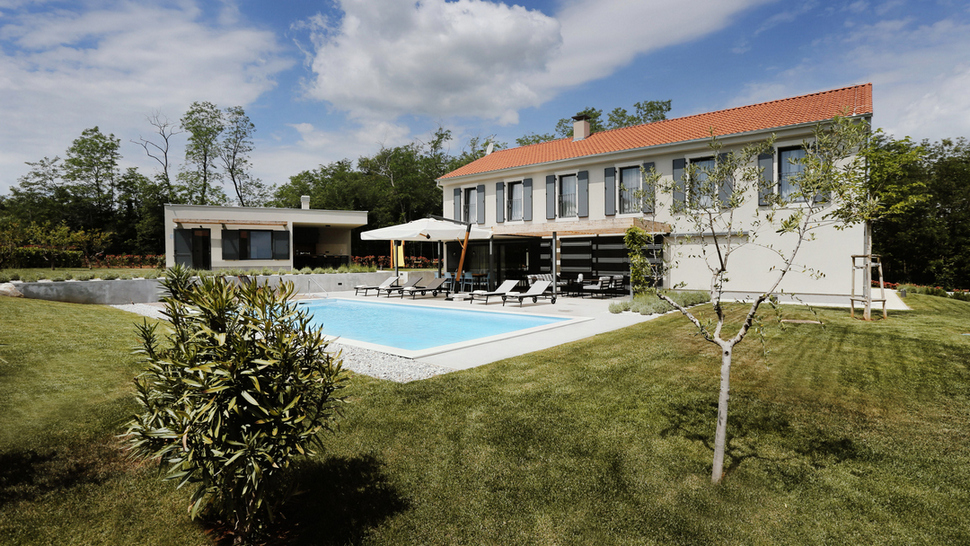 Zavirite u novi kompleks četiri moderno uređene kuće za odmor nedaleko od Poreča