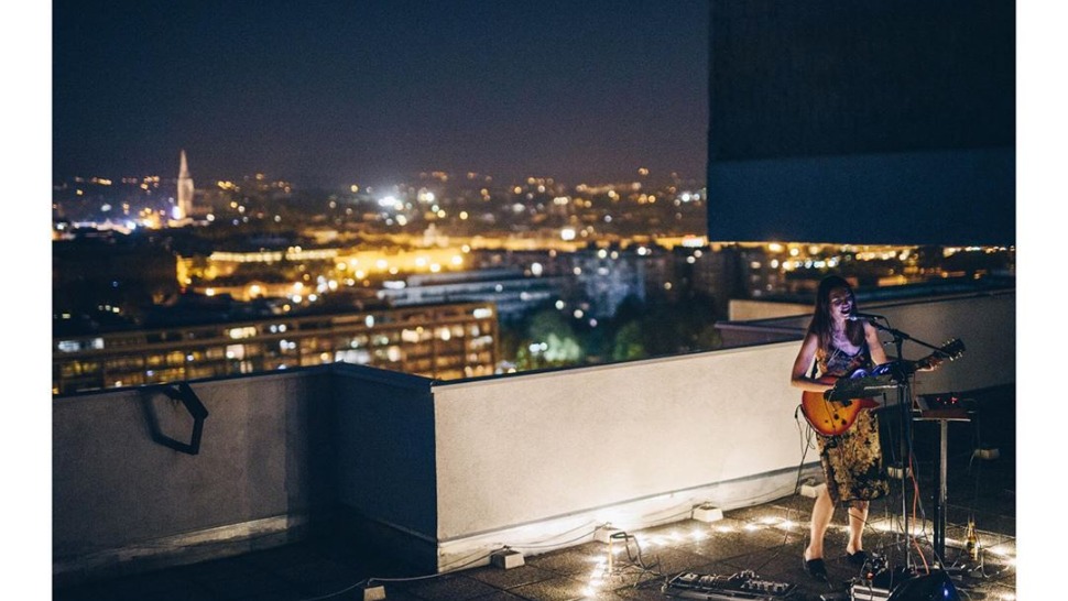 Sara Renar vraća se sa svojim super projektom – rooftop sessionima