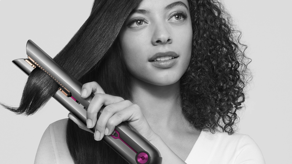 Upoznajte jedini uređaj za ravnanje kose s tehnologijom fleksibilnih ploča za besprijekorno ravnu, sjajnu i zdravu kosu
